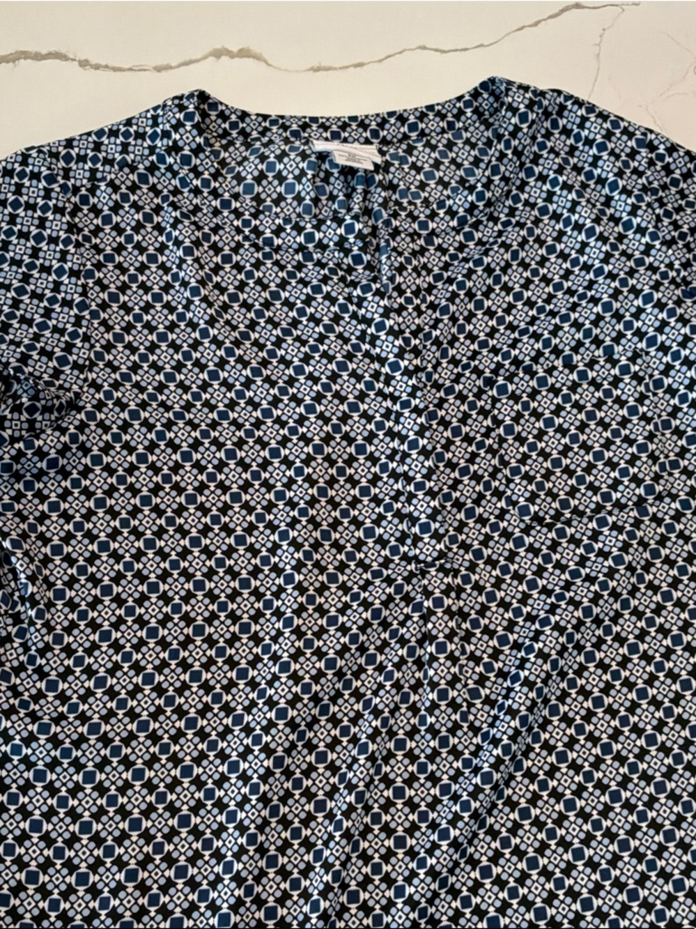 Liz Claiborne Petite Medium Navy and Light Blue Geometric Blouse White Tag